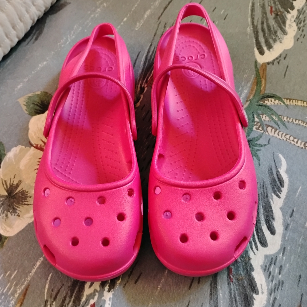 CROCS Women's Bright Pink Sandals